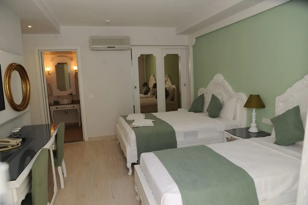 Montebello Deluxe Hotel Oludeniz 3*,